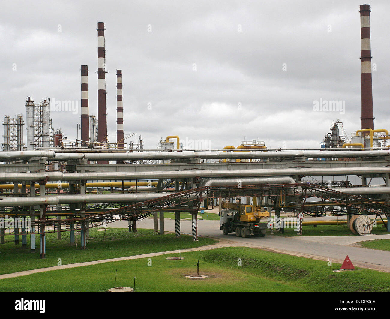 Сайт кинеф. Киришинефтеоргсинтез. Киришинефтеоргсинтез на карте. Кириши КИНЕФ эстакады. Карта завода КИНЕФ Кириши.